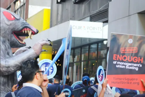 Hotel Workers Begin Picketing at Two Times Square Hotels