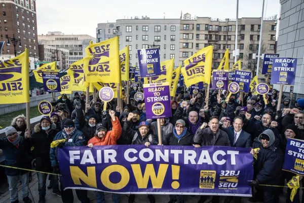 32bj-bronx-building-workers-win-wage-increases-4-year-deal-avert-strike-frq4honwyaafcdc.jpg